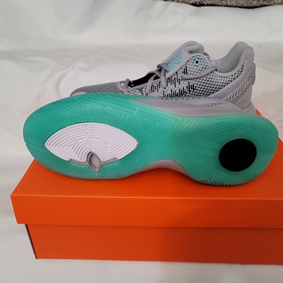 Kyrie Irving Flytrap II EP - Picture 3 of 5